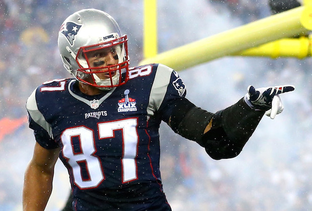 FOXBORO, MA - SEPTEMBER 10:  Rob Gronkowski #87 of the New England Patriots celebrates scoring his second touchdown of the game in the second quarter against the Pittsburgh Steelers at Gillette Stadium on September 10, 2015 in Foxboro, Massachusetts.  (Photo by Maddie Meyer/Getty Images)