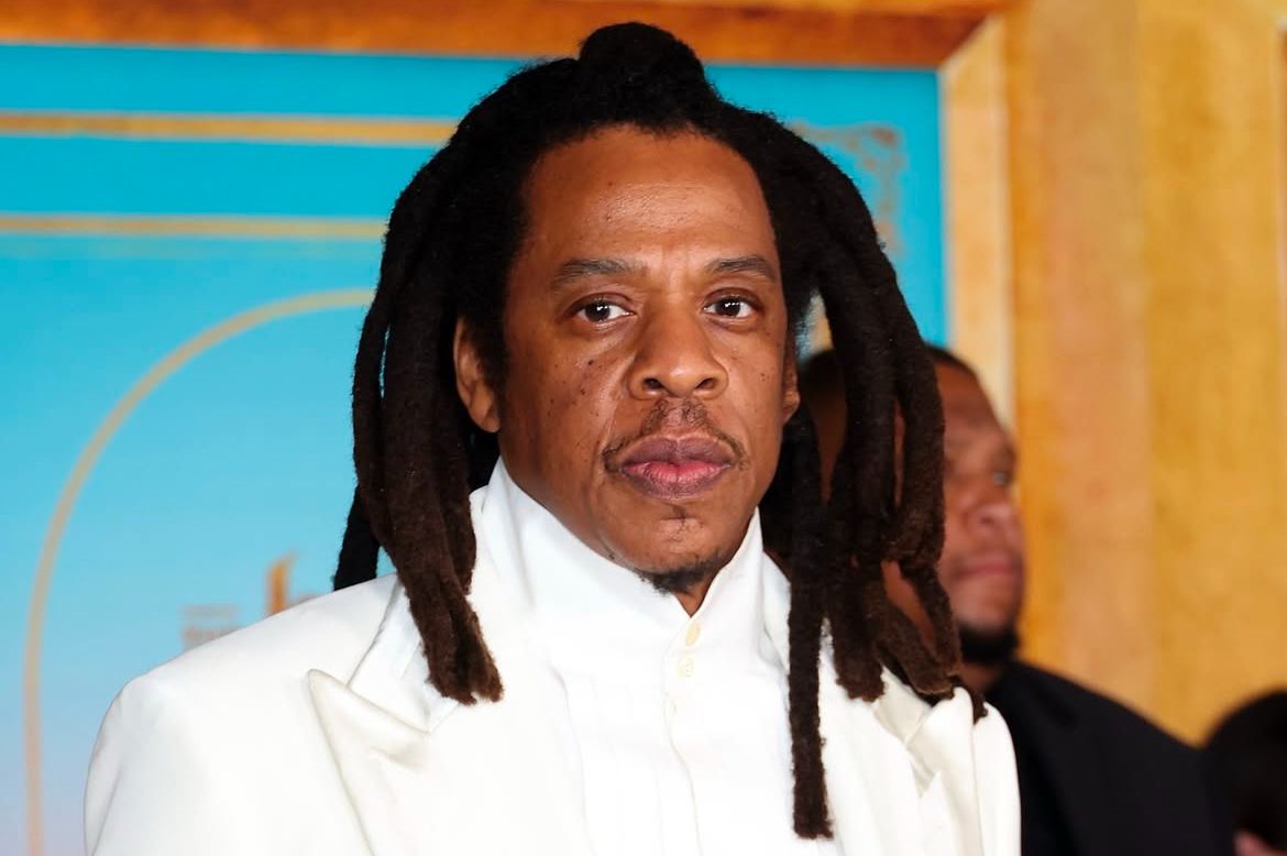 Rapper Jay-Z é acusado de abusar de uma menina de 13 anos