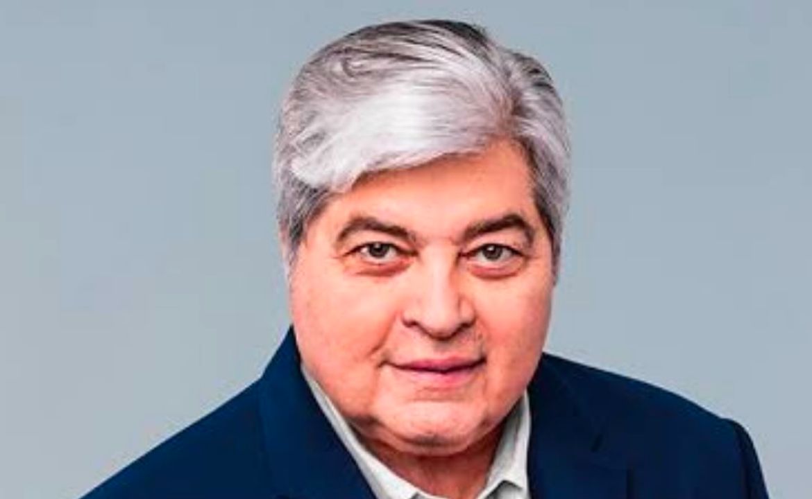 Datena comemora estreia no SBT e dá bronca em equipe no ao vivo