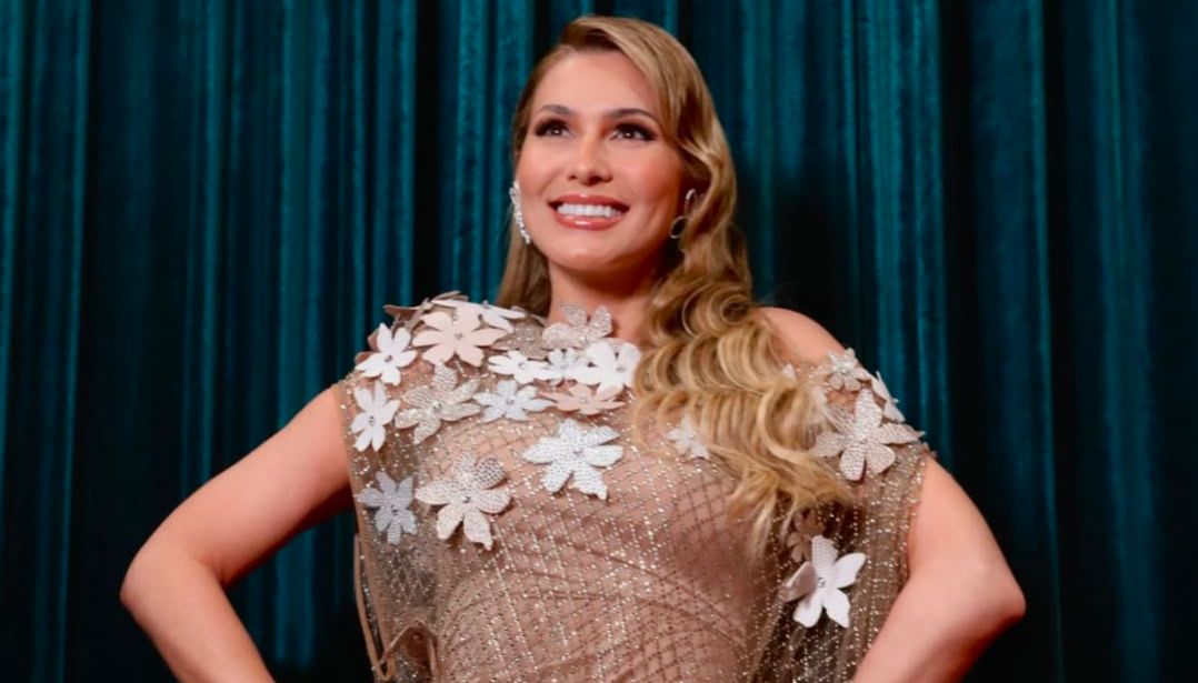 Lívia Andrade alfineta Sonia Abrão no 'Melhores do Ano'