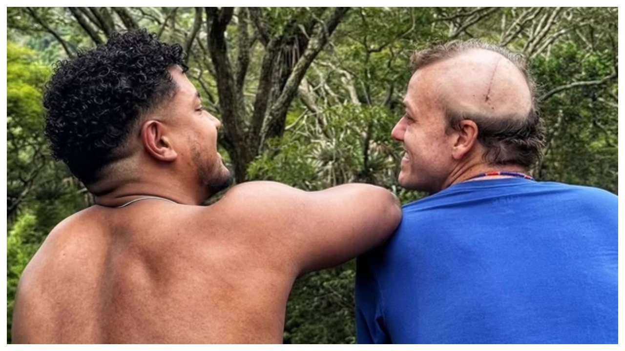 Cura de Pablo Sanábio é comemorada pelo marido 1 cura de pablo sanabio e comemorada pelo marido