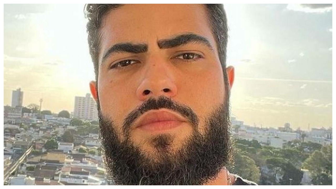henrique da dupla com juliano gera polemica ao pegar calcinha jogada por fa