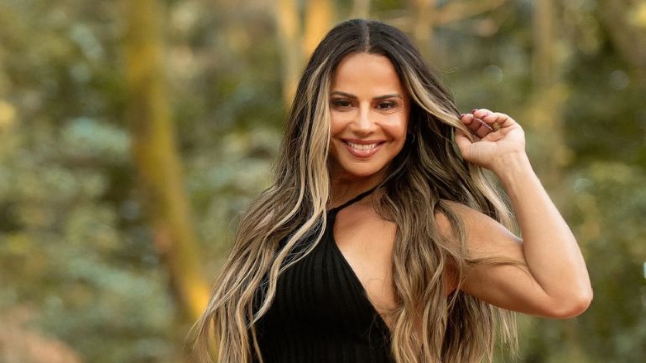 Rainha de bateria, Viviane Araújo se irrita com críticas sobre o corpo 1 Viviane Araujo