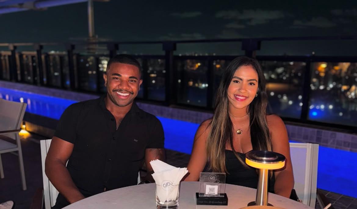 Após polêmicas, Davi Brito celebra 1 mês de namoro 1 Após polêmicas, Davi Brito celebra 1 mês de namoro