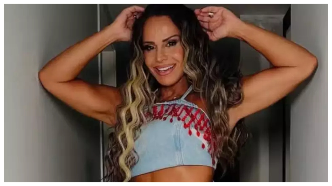 Viviane Araújo rouba a cena no Salgueiro e web não perdoa detalhe 1 viviane araujo rouba a cena no salgueiro e web nao perdoa detalhe