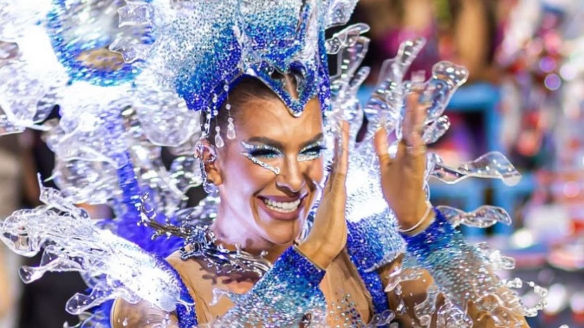 Lore Improta leva tombo na Sapucaí e se diverte 1 Lore Improta leva tombo na Sapucaí e se diverte