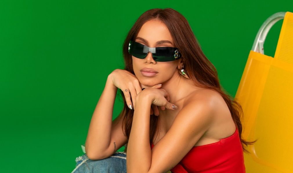 Em documentário, Anitta desabafa sobre caso com homens na cama 1 Em documentário, Anitta desabafa sobre caso com homens na cama