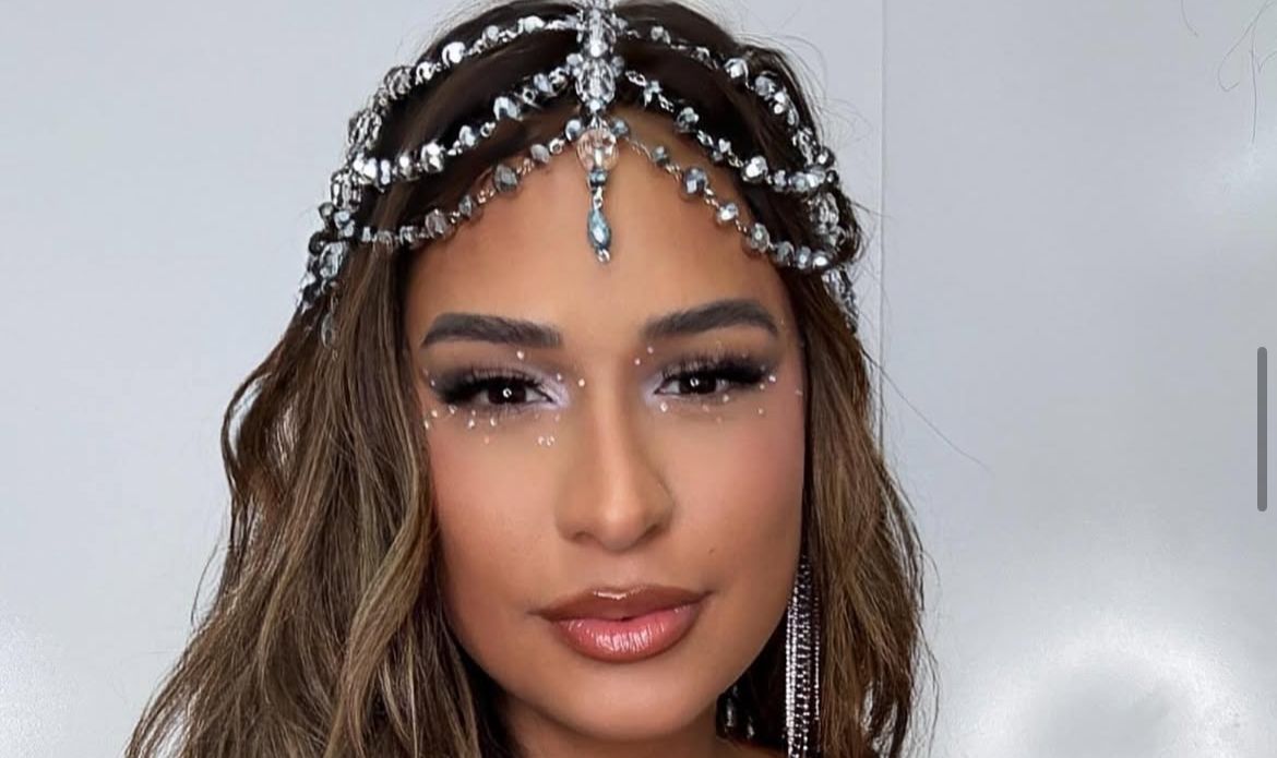 Após ser detonada por pastor, Simone Mendes canta funk de Anitta 1 Após ser detonada por pastor, Simone Mendes canta funk de Anitta