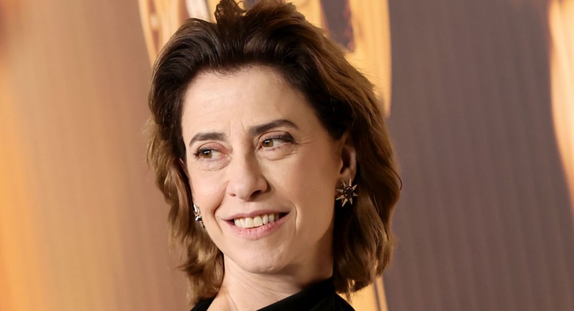 Fernanda Torres compartilha diploma e envelope do Oscar enquadrados