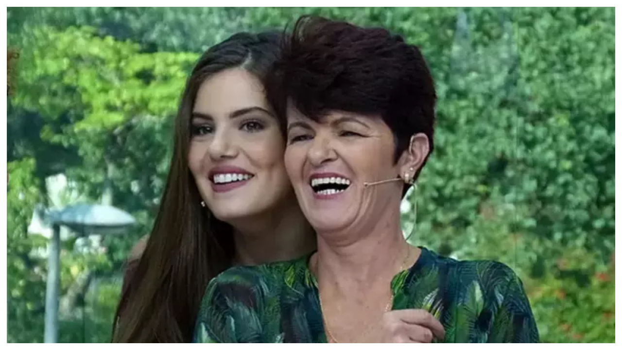 Camila Queiroz é criticada ao dizer que mãe é manicure e não deixa barato 1 camila queiroz e criticada ao dizer que mae e manicure e nao deixa barato