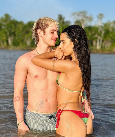Juliano Floss e Marina Sena