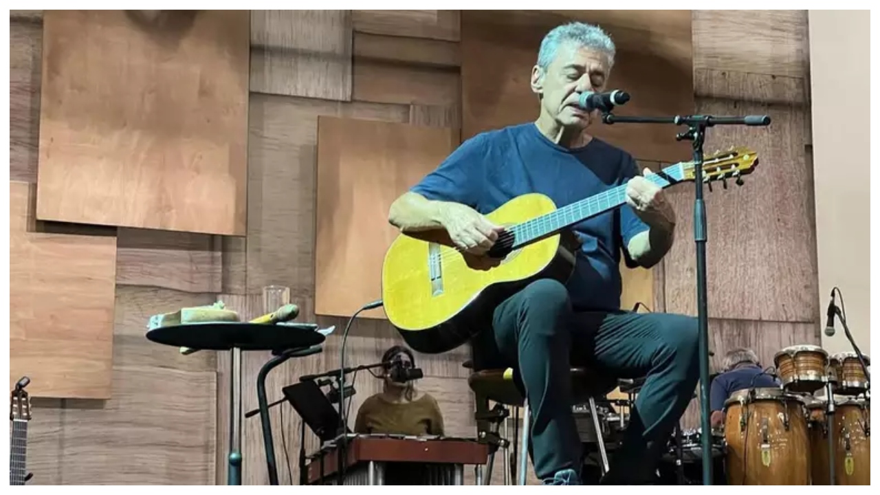 cantor chico buarque e internado e operado as pressas