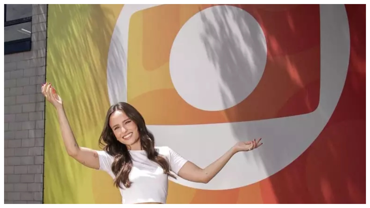 larissa manoela retorna as telinhas e desabafa nao foi facil